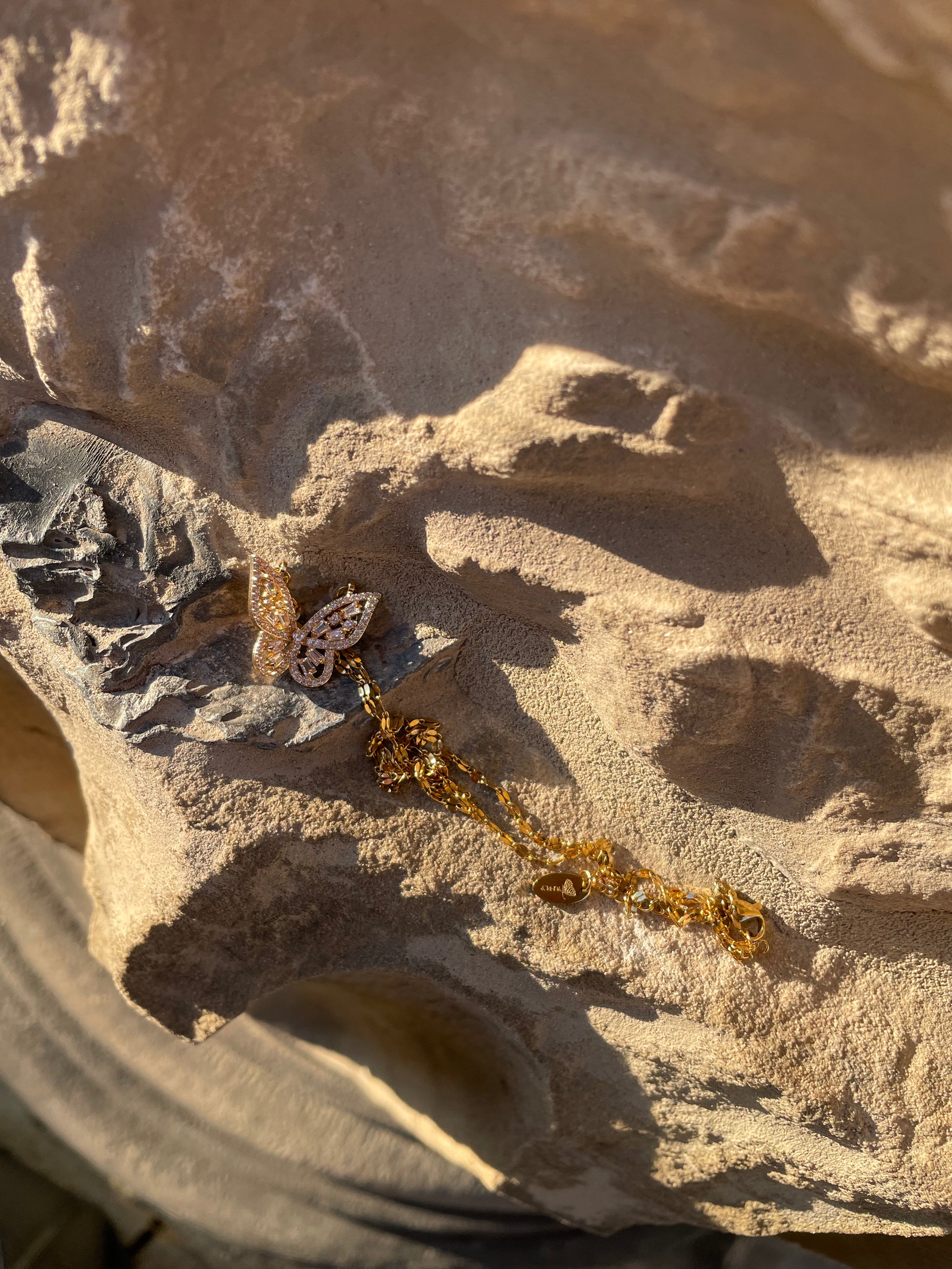 Alya · Butterfly pendant · 18k gold plating