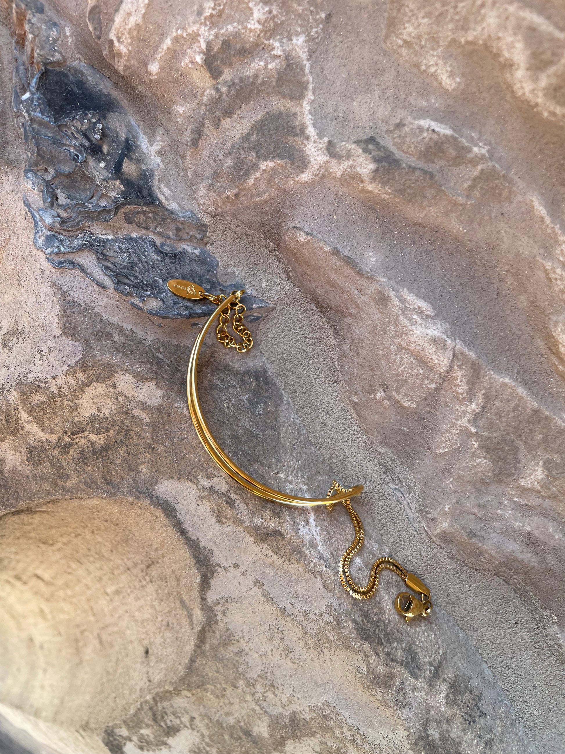 Amani · Double chain bracelet with filigree knot · 18k gold plated