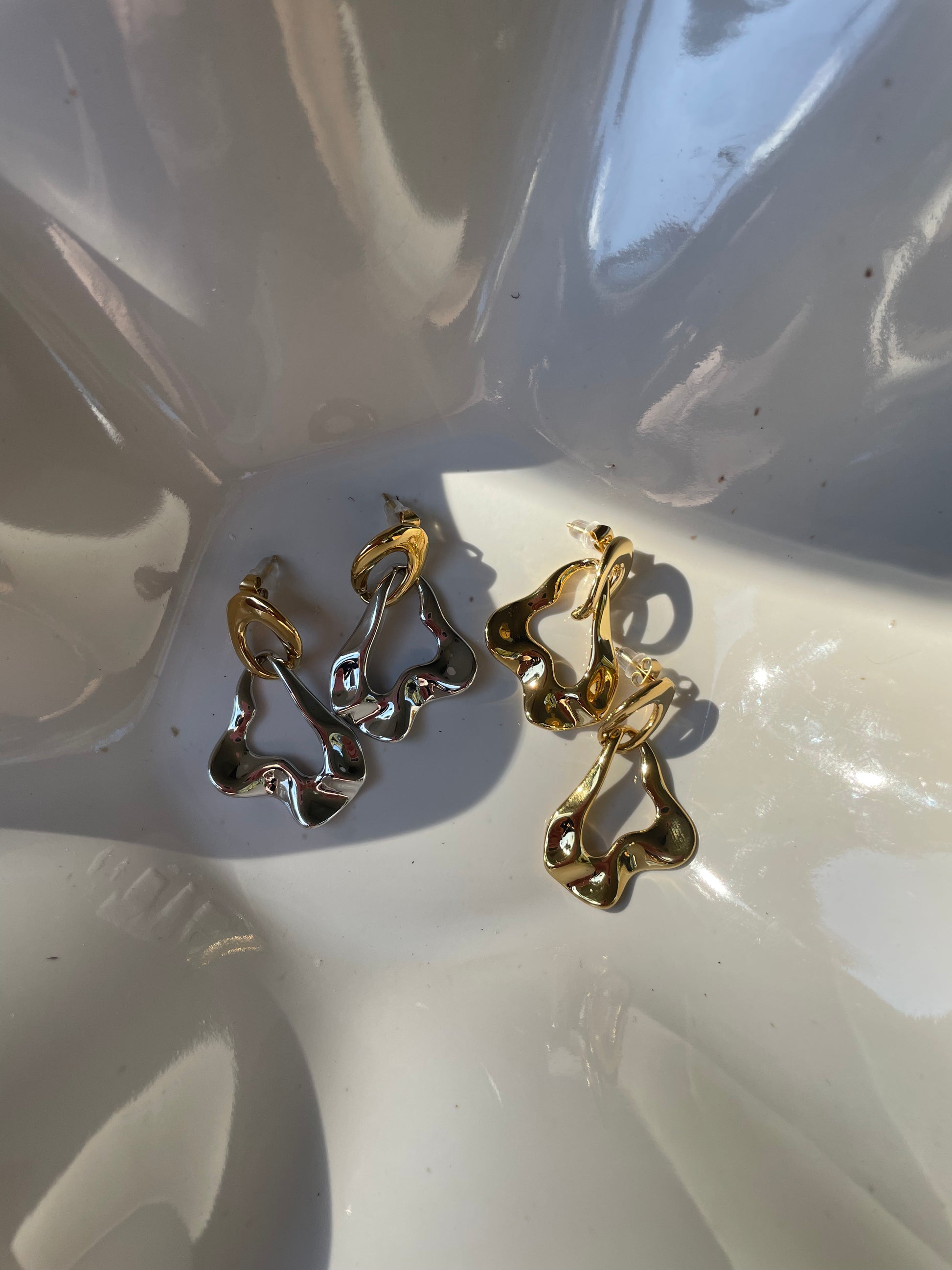 Mira Gold · 18k gold-plated · Oval earrings