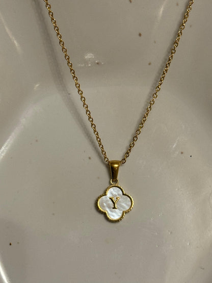 Clover · Initial · Perlmutt Charm