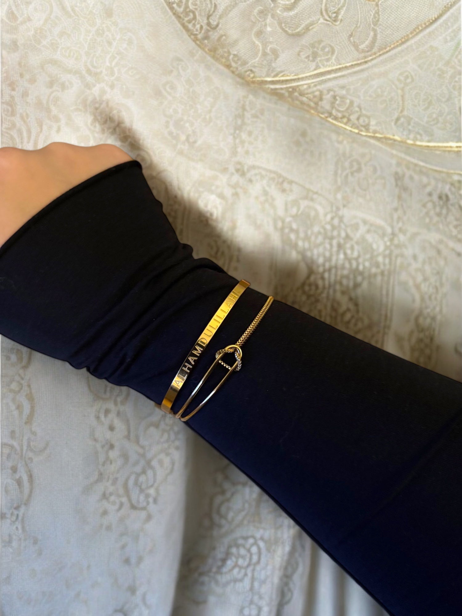 Amani · Double chain bracelet with filigree knot · 18k gold plated