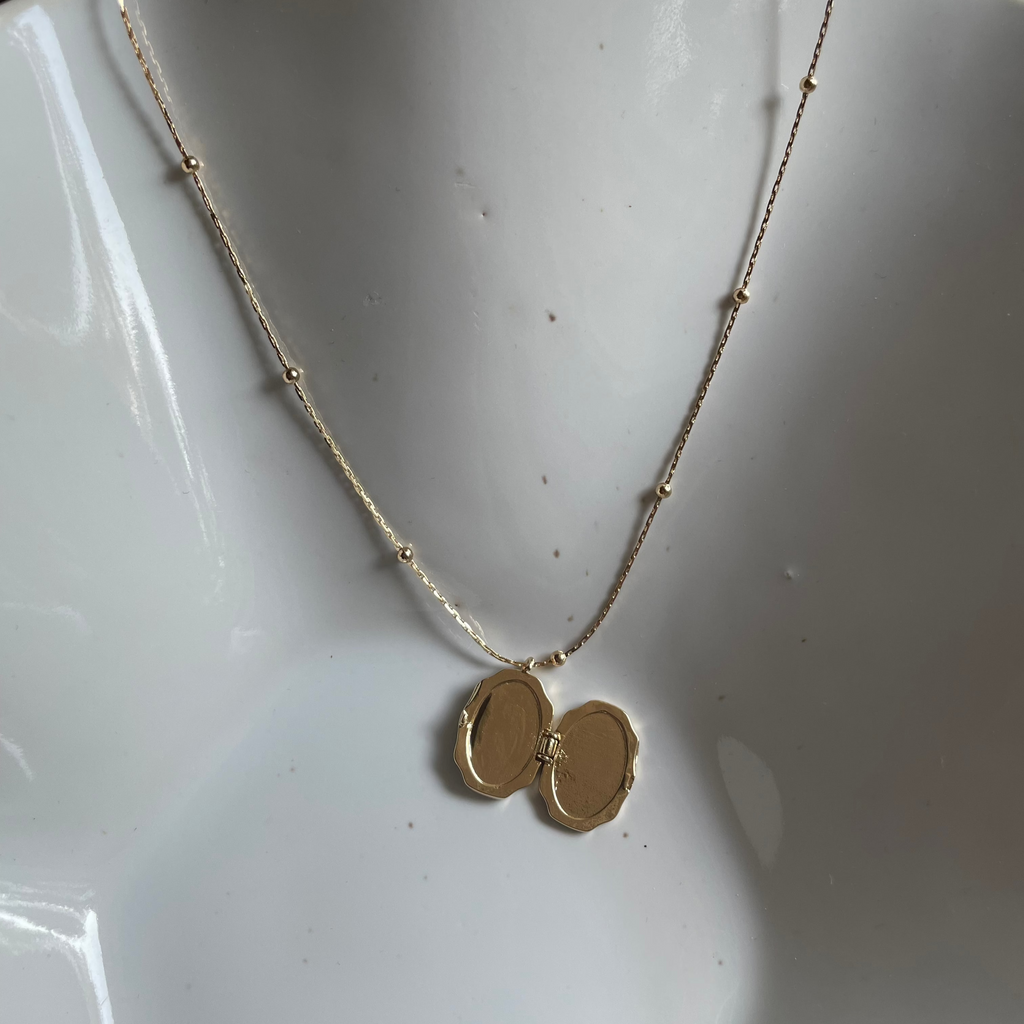Ameerah · Butterfly Medaillon zum Aufklappen · 18k vergoldet