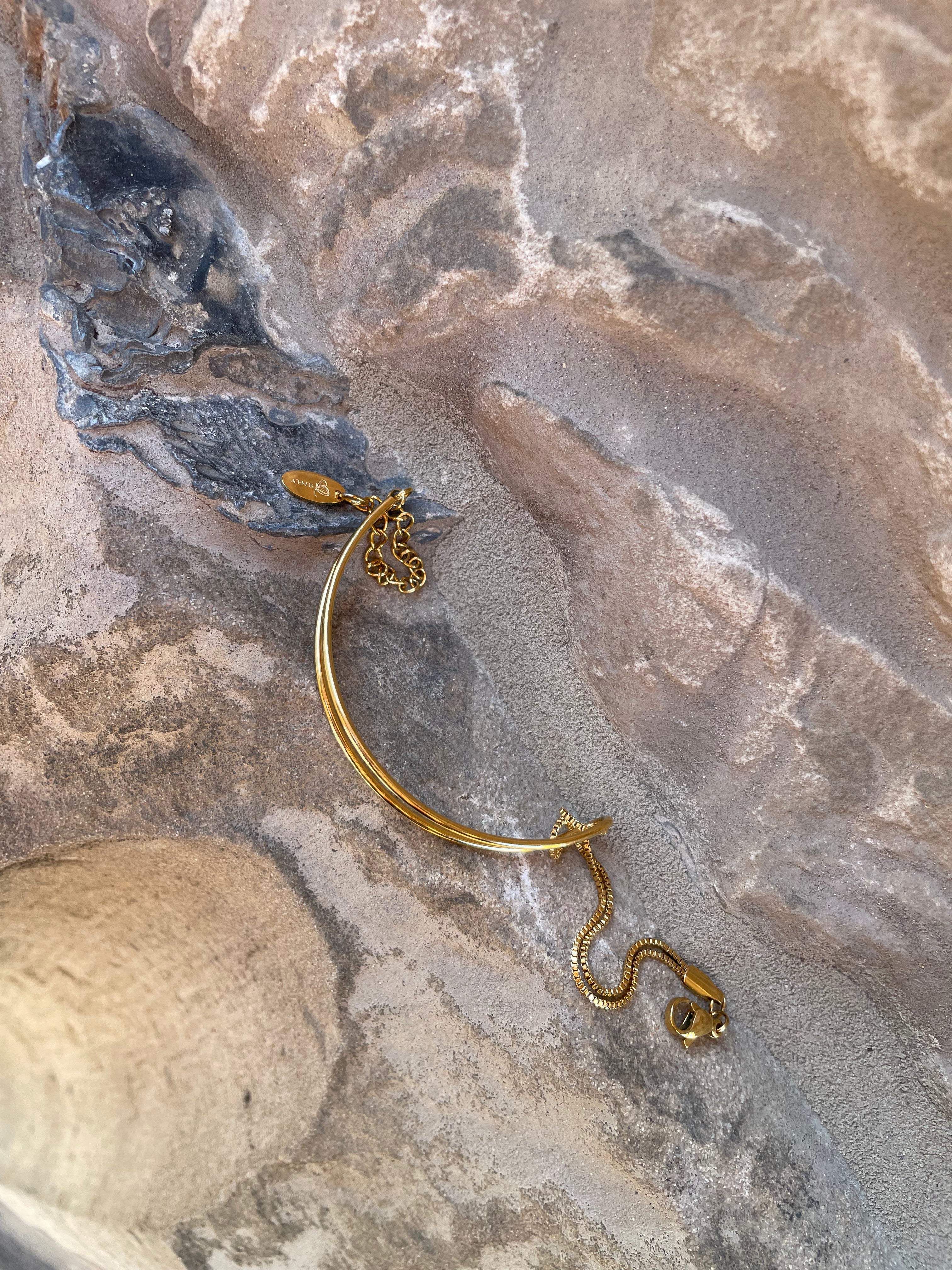 Amani · Double chain bracelet with filigree knot · 18k gold plated