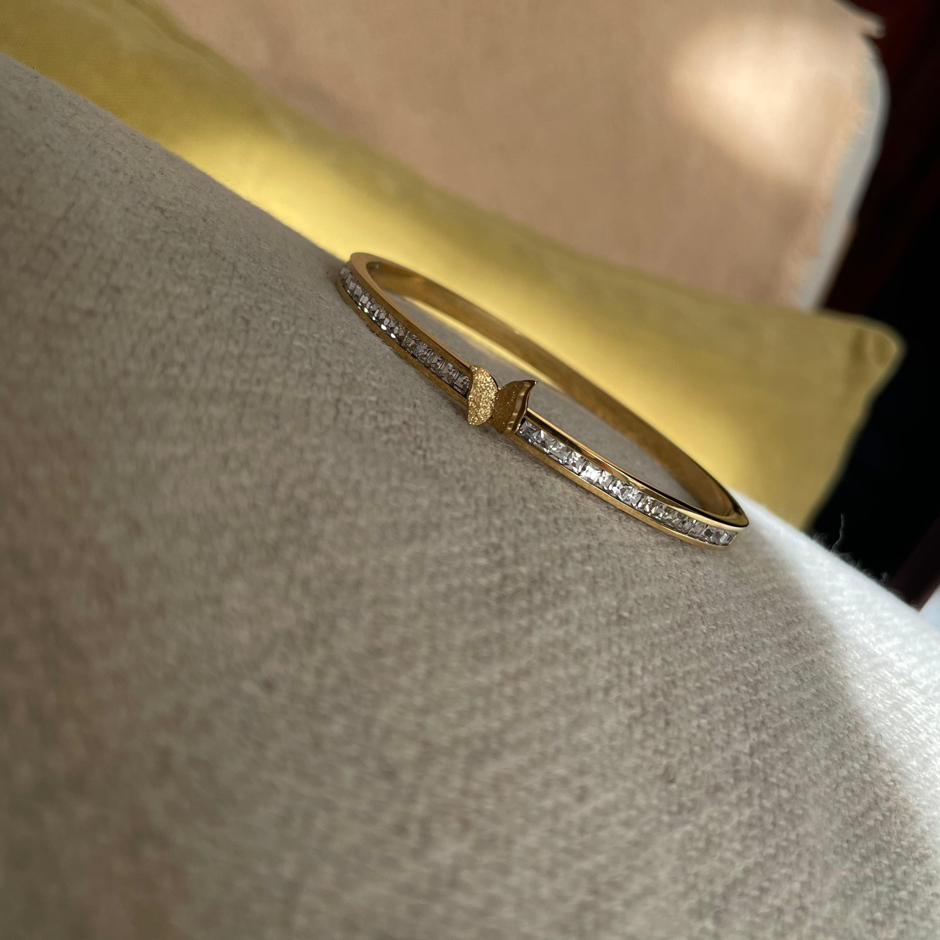 Aurora Butterfly Armreifen · 18k vergoldet