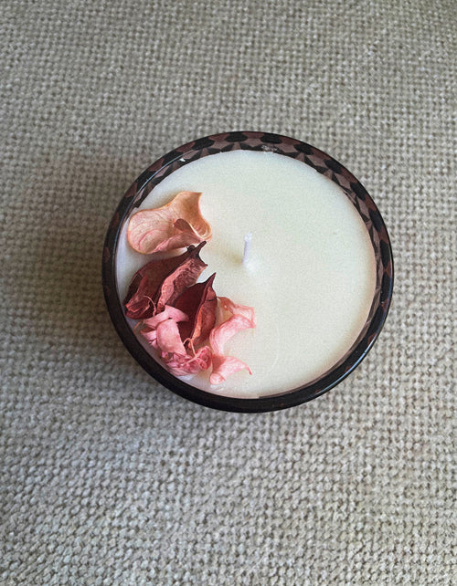 Blush Bloom · Scented Candle in Crystal Glass with Lid · Limited Edition