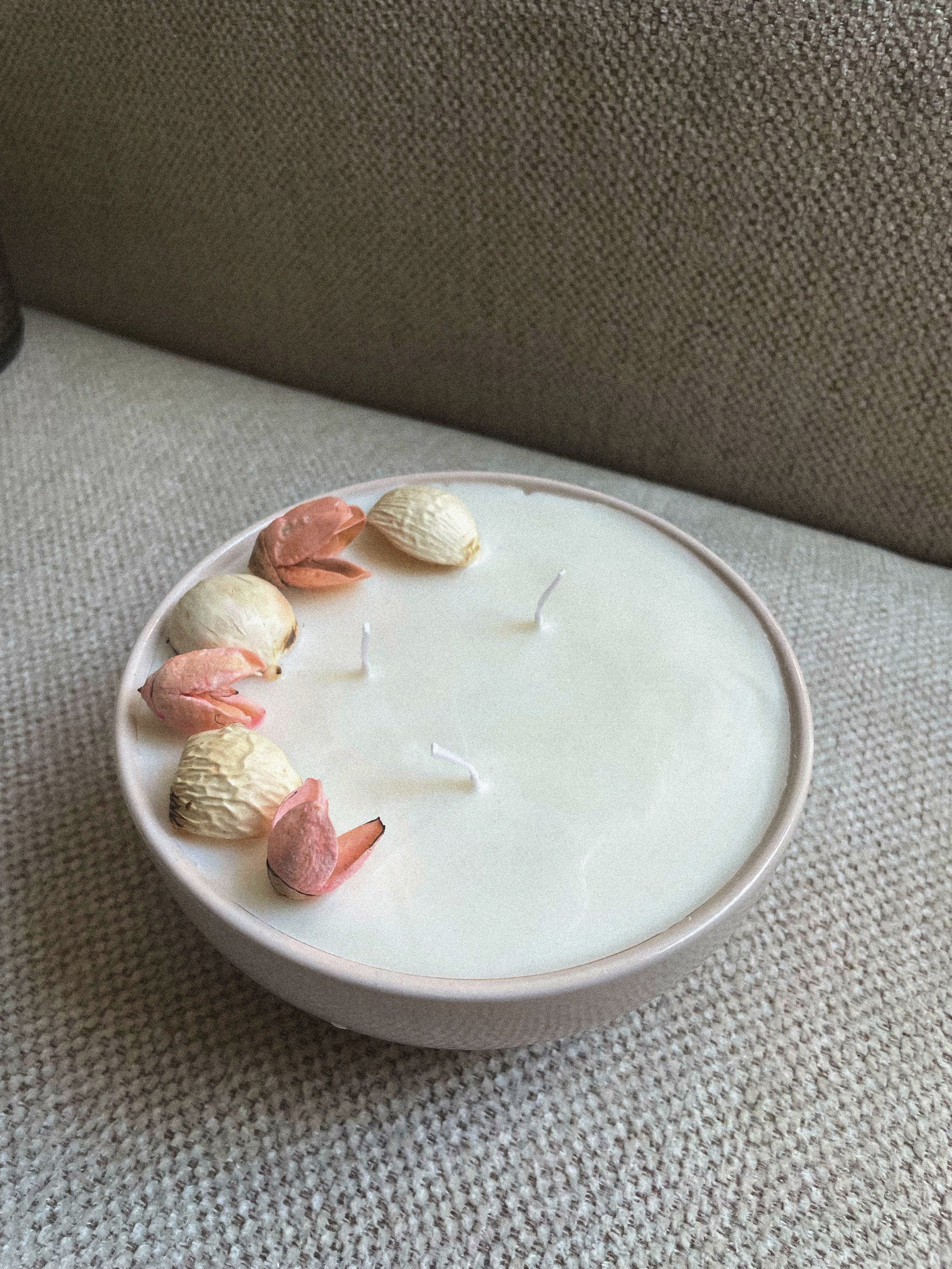Ivory Bloom · Duftkerze in der Keramikschale · Limited Edition