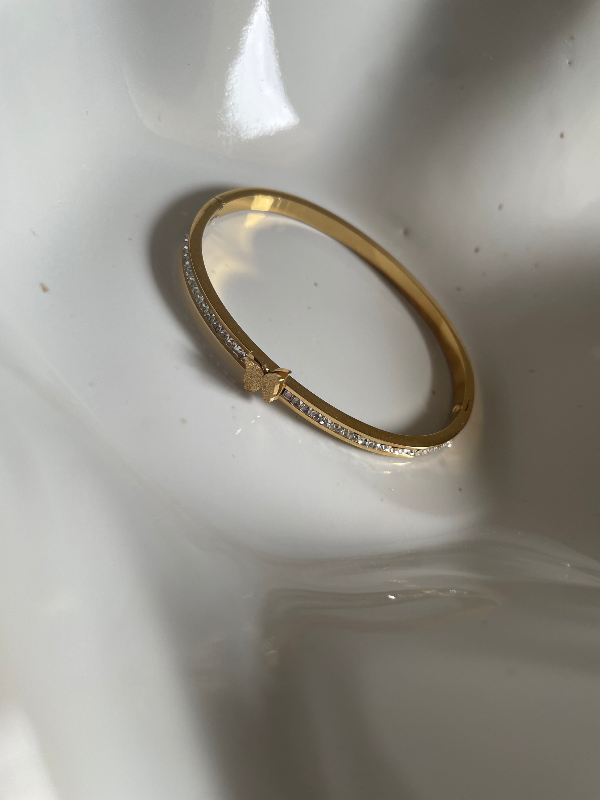 Aurora Butterfly Armreifen · 18k vergoldet