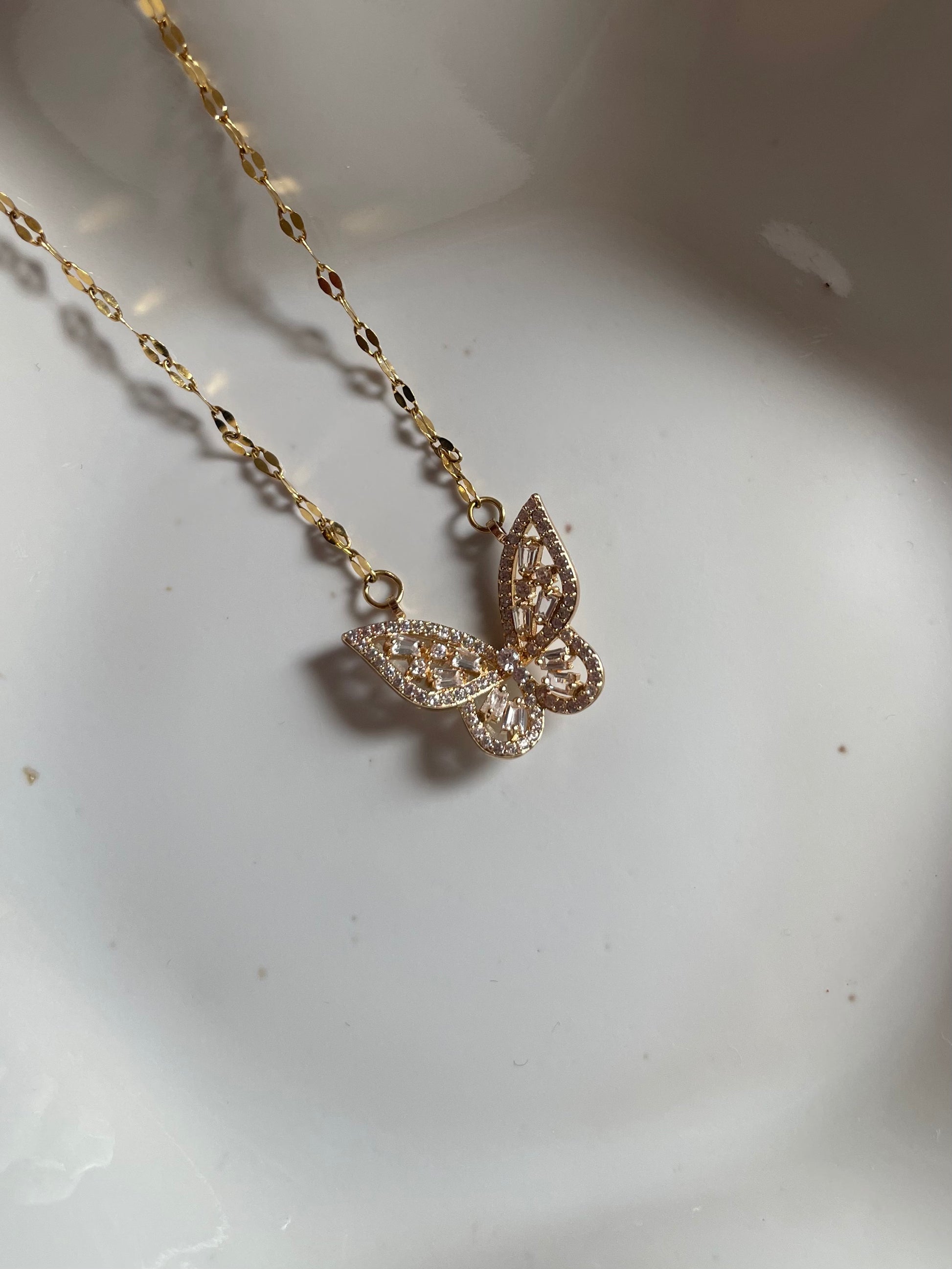 Alya · Butterfly pendant · 18k gold plating