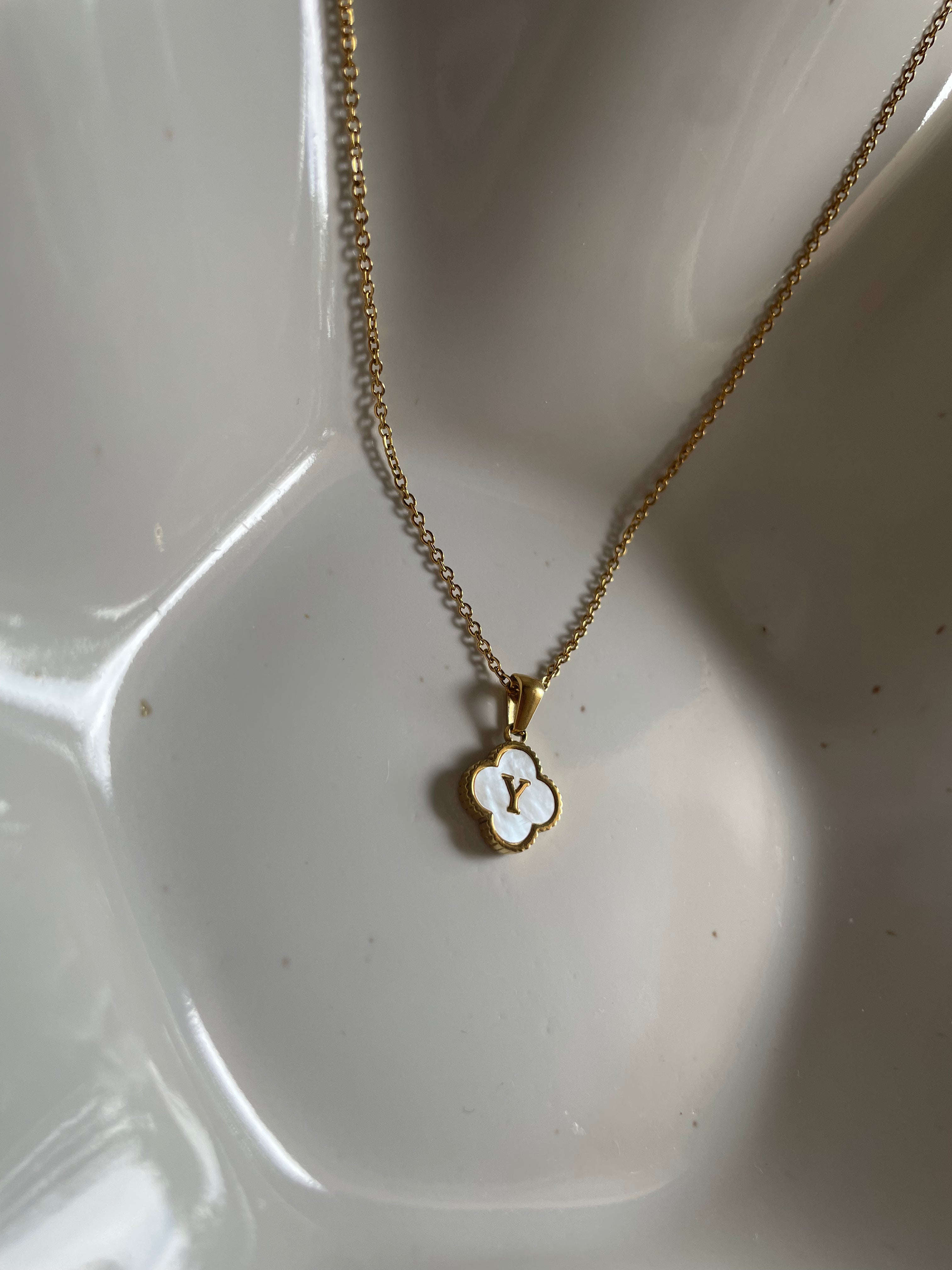 Clover · Initial · Perlmutt Charm