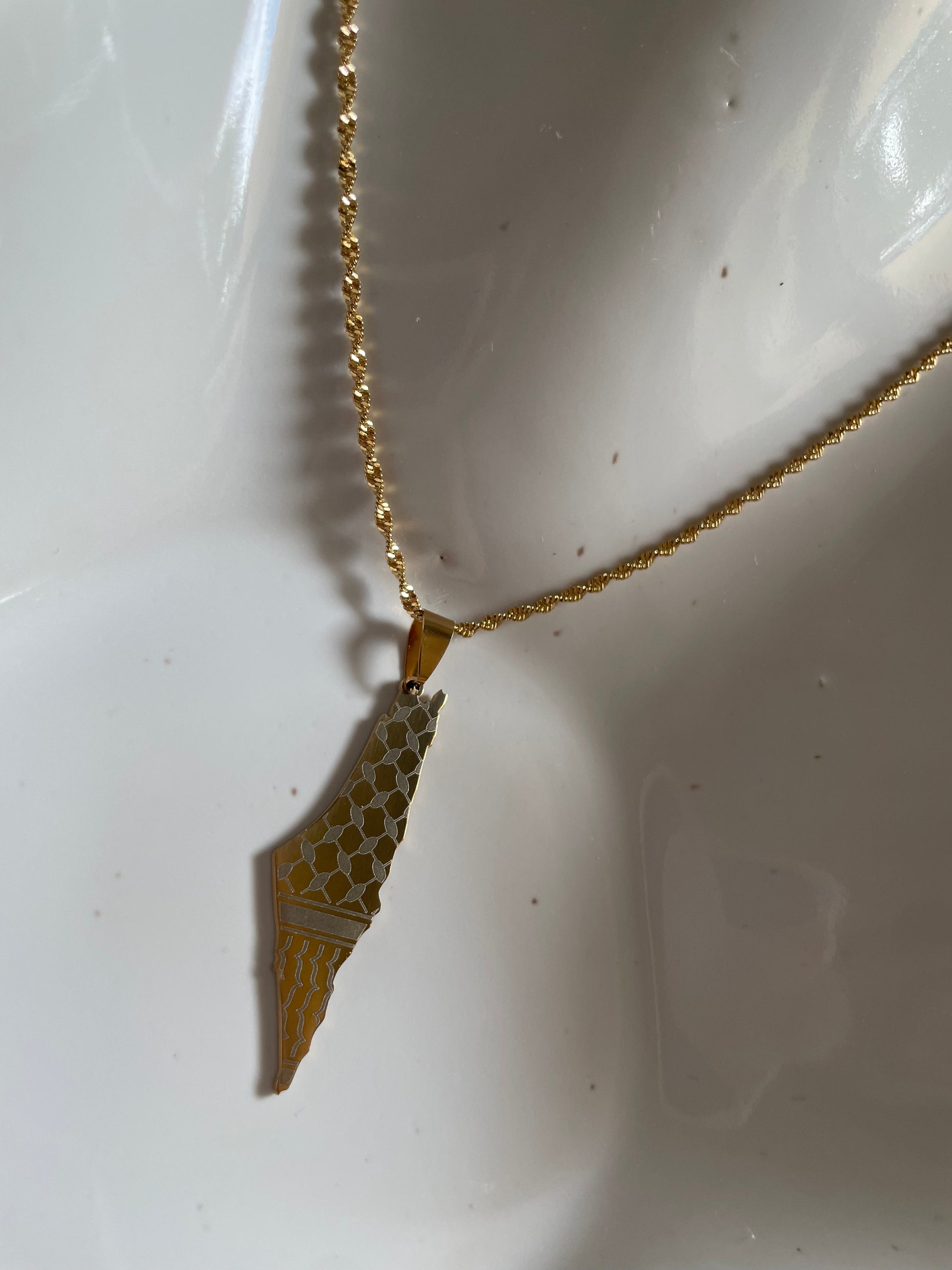 YUNALY · Palestine pendant with Keffiyeh pattern