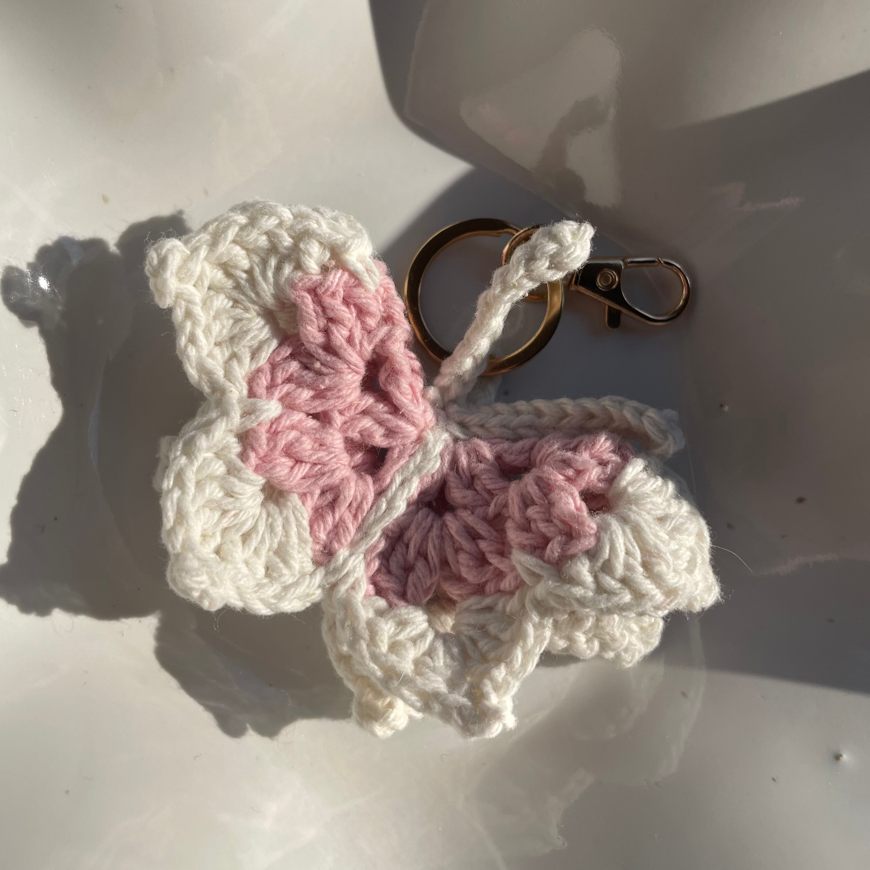 Butterfly Bloom · Handgemachter Schlüsselanhänger aus 100% Baumwolle