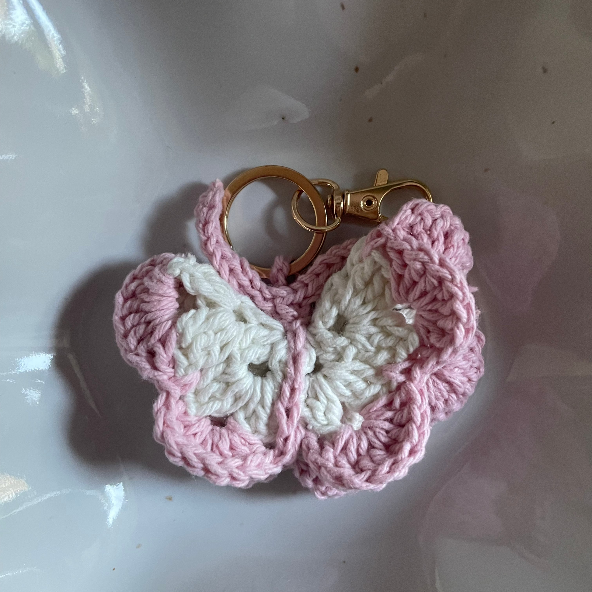 Butterfly Bloom · Handgemachter Schlüsselanhänger aus 100% Baumwolle