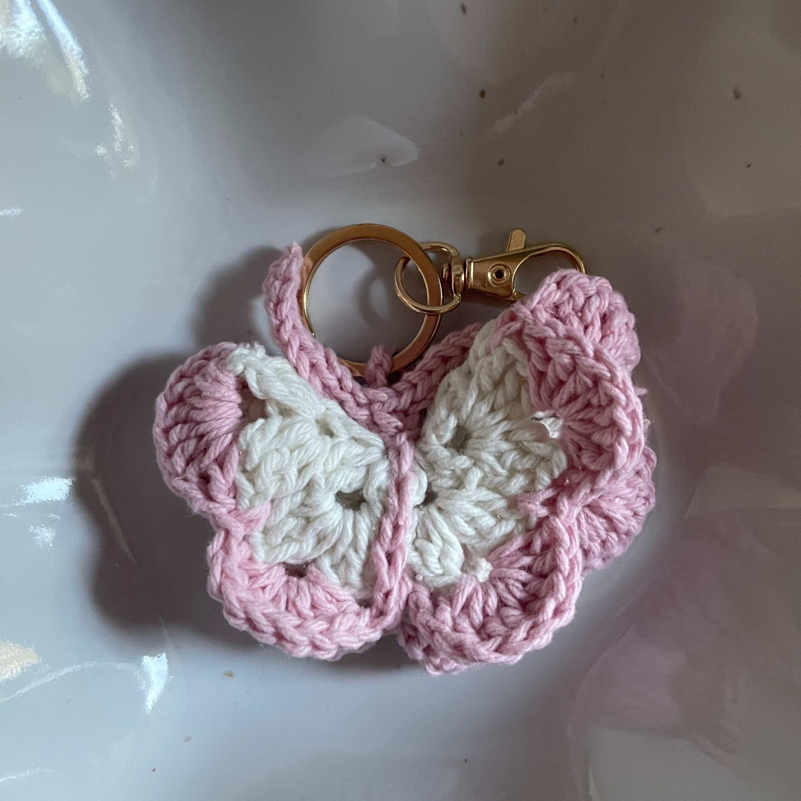 Butterfly Bloom · Handgemachter Schlüsselanhänger aus 100% Baumwolle