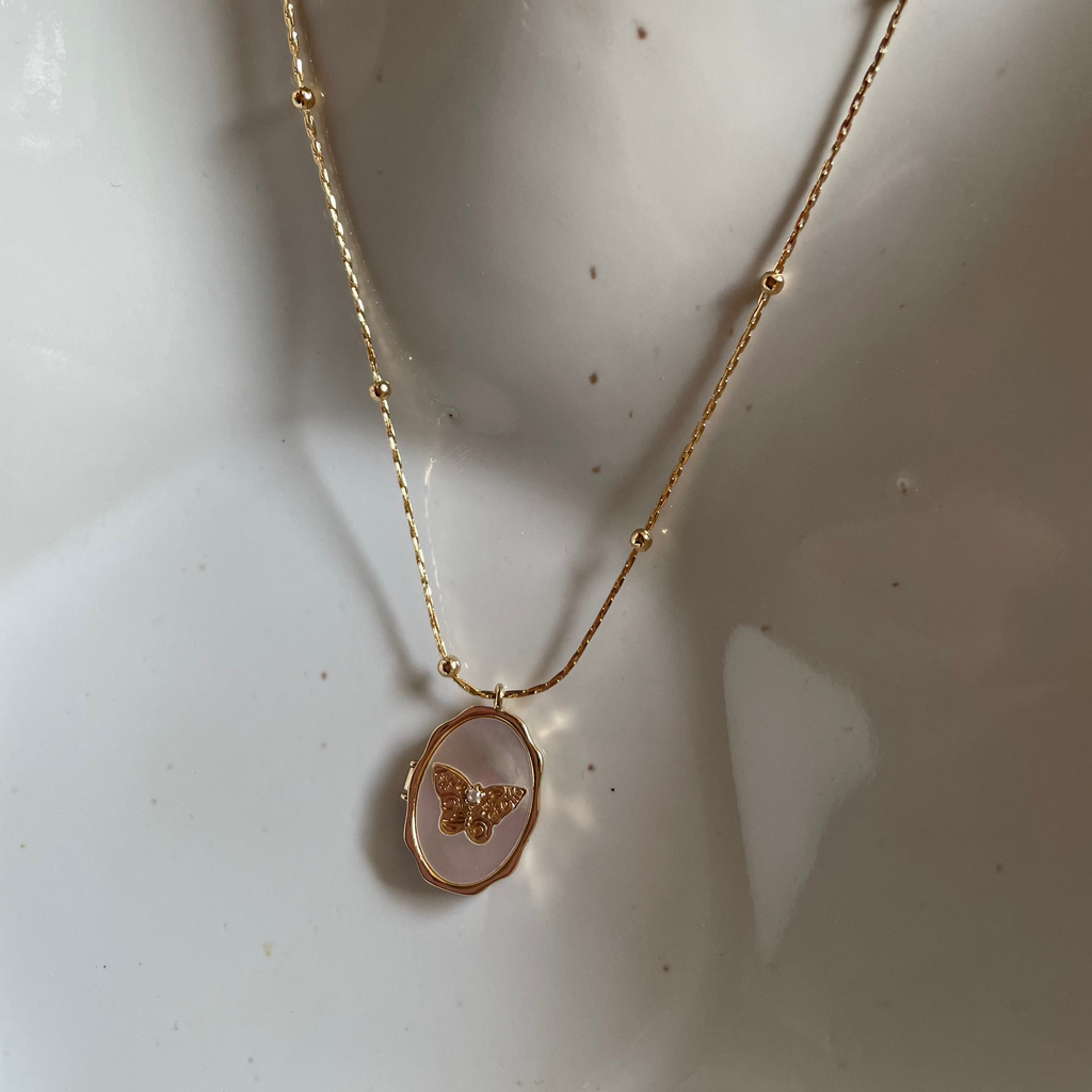 Ameerah · Butterfly Medaillon zum Aufklappen · 18k vergoldet