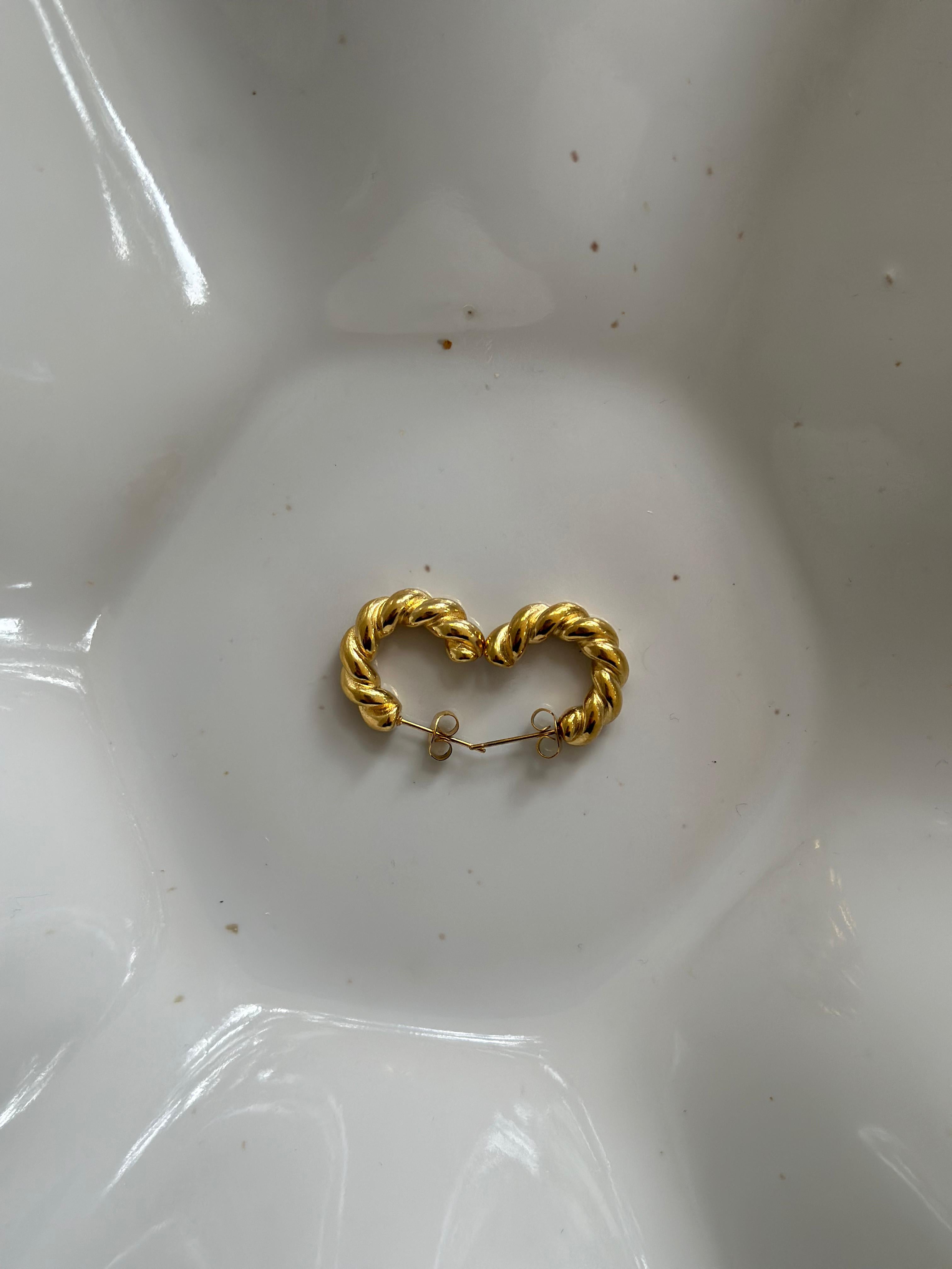 Boucles d'oreilles torsadées YUNALY · Plaqué or 18 carats · Acier inoxydable