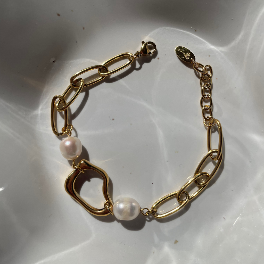 Layana · Armband mit Süßwasserperlen · 18k vergoldet