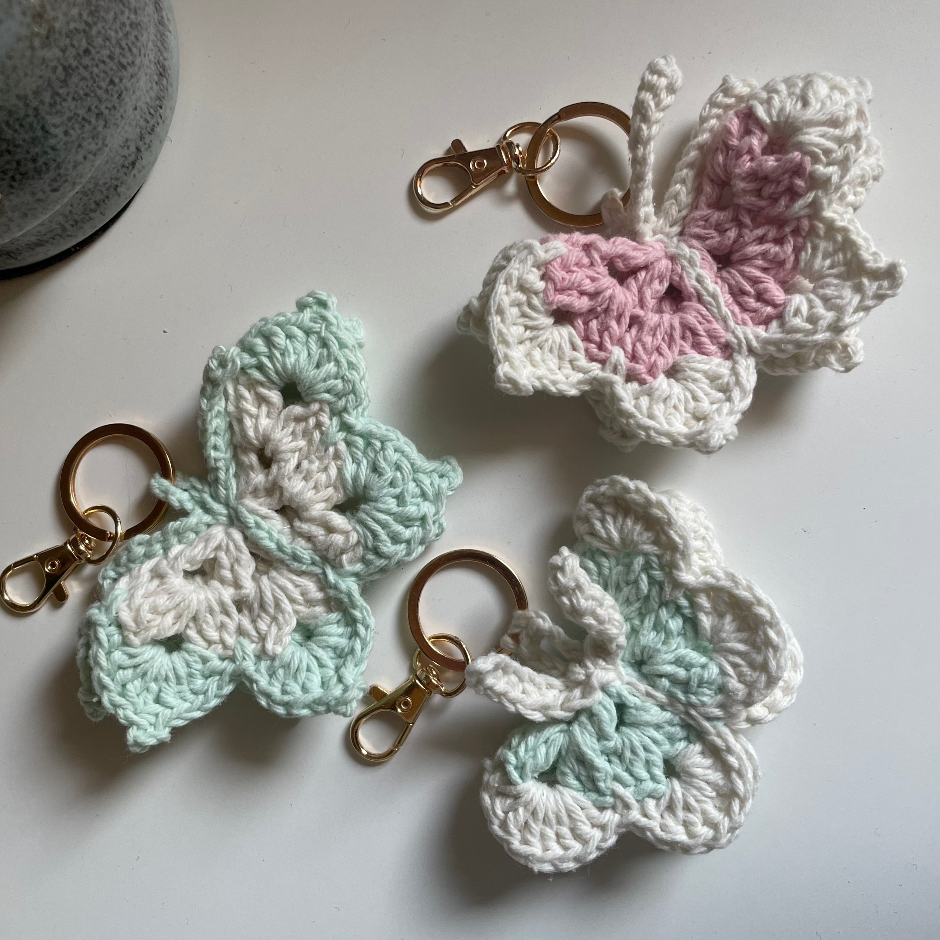 Butterfly Bloom · Handgemachter Schlüsselanhänger aus 100% Baumwolle